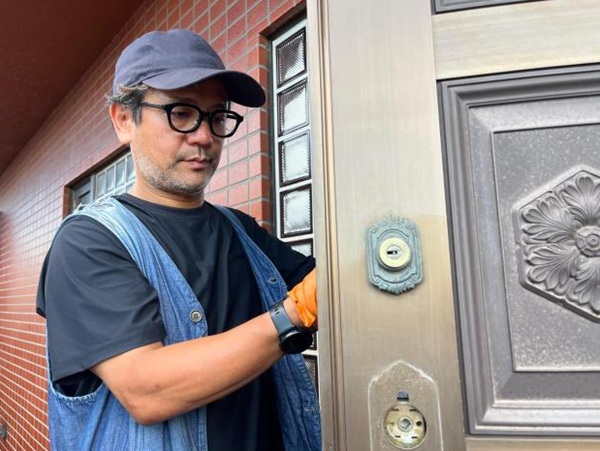 ディンプルキーを交換するために分解中