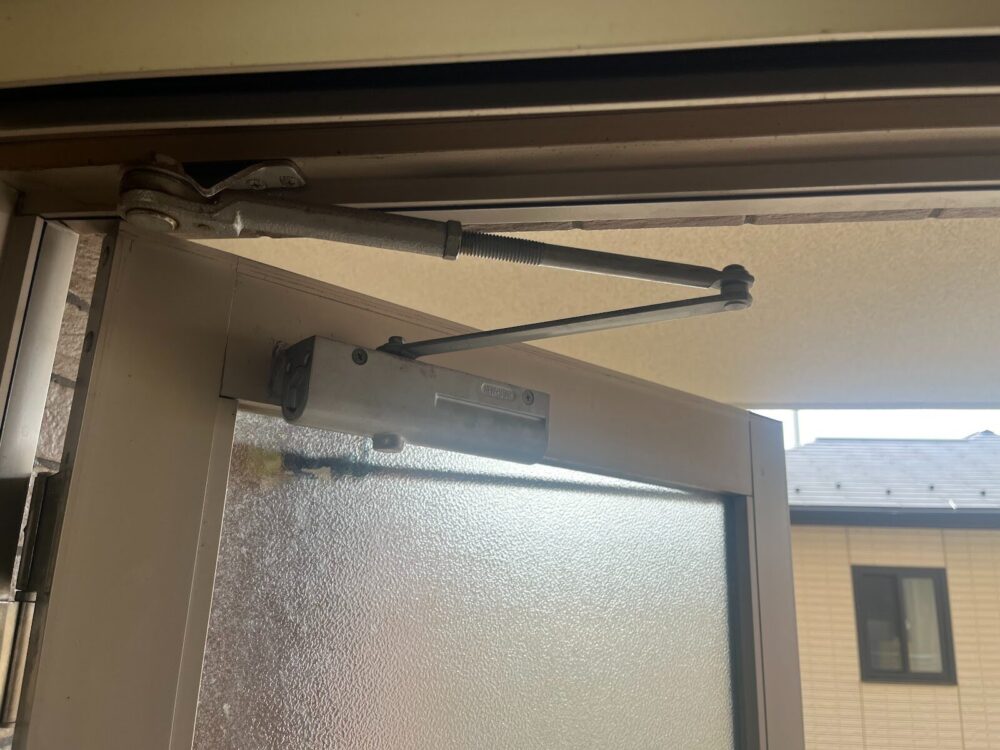 ドアクローザー